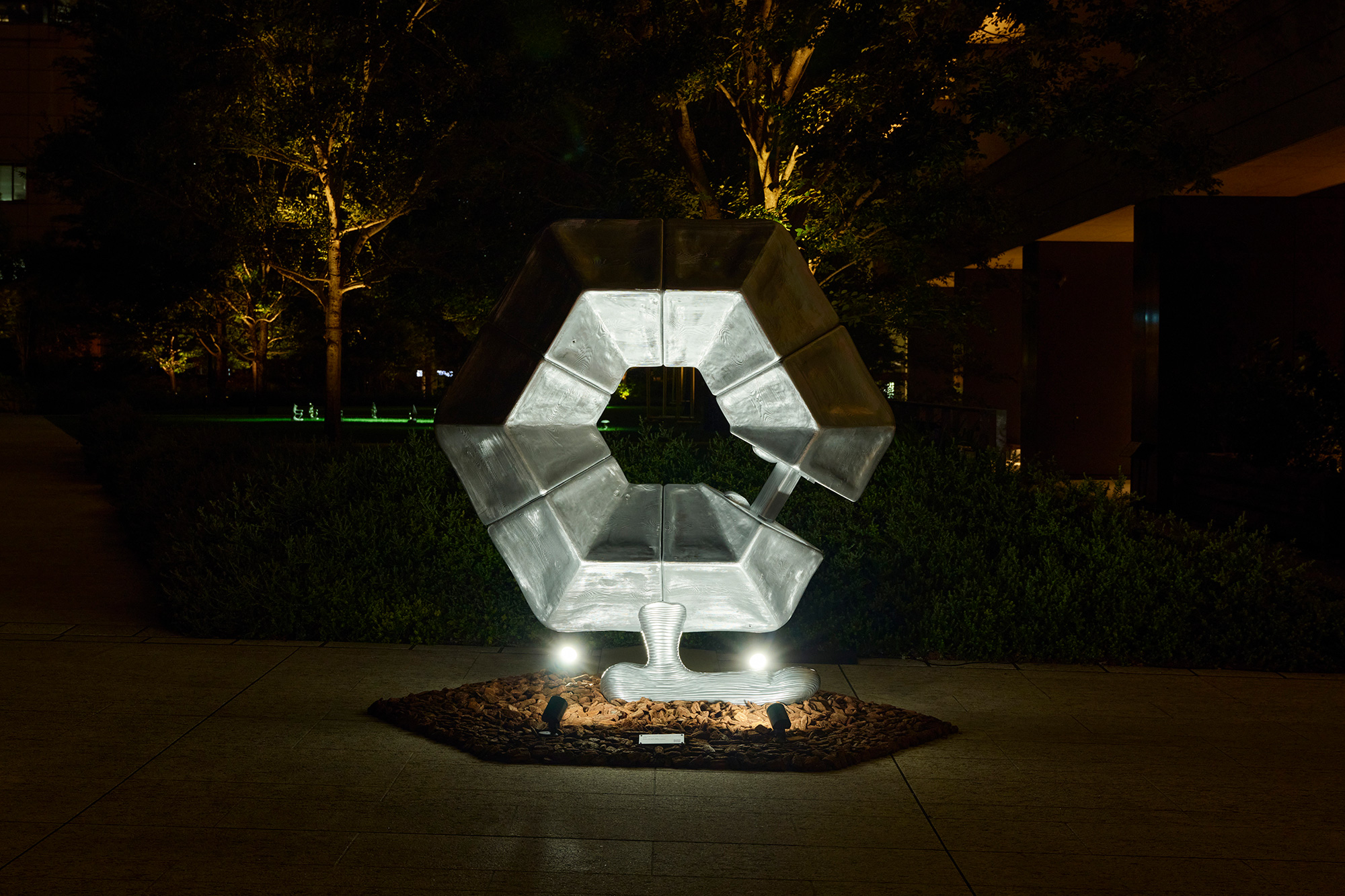 ‘O’ by Russell Maurice, Otemachi One Art Break｜Otemachi One GARDEN